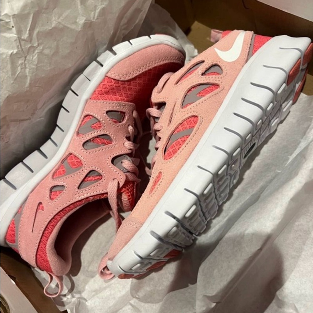 Brand new Nike 4.5Y Pink and White Sneakers